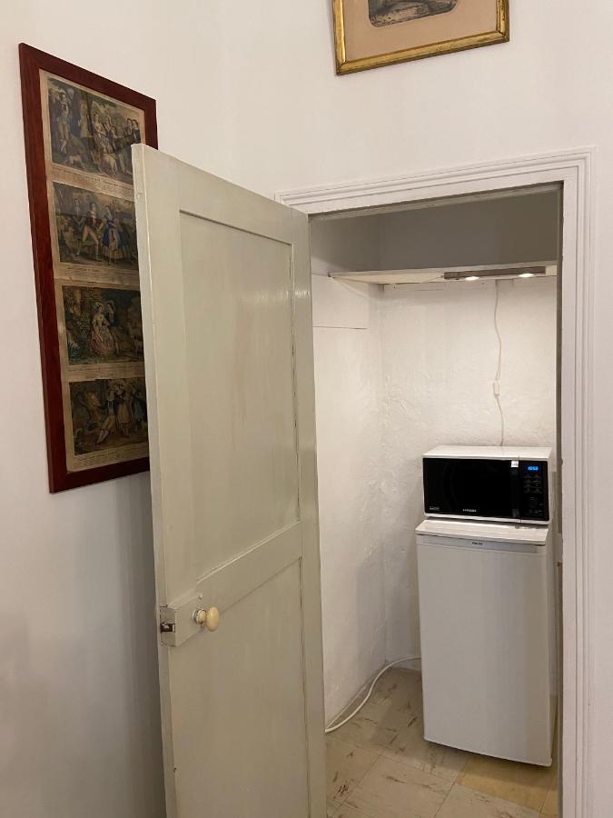 Maison 1823 - Suites De Charme A Garons Zimmer foto